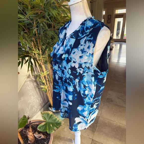 Karl Lagerfield, ladies XL sleeveless ruffled summertime blouse, excellent cond - Picture 9 of 14